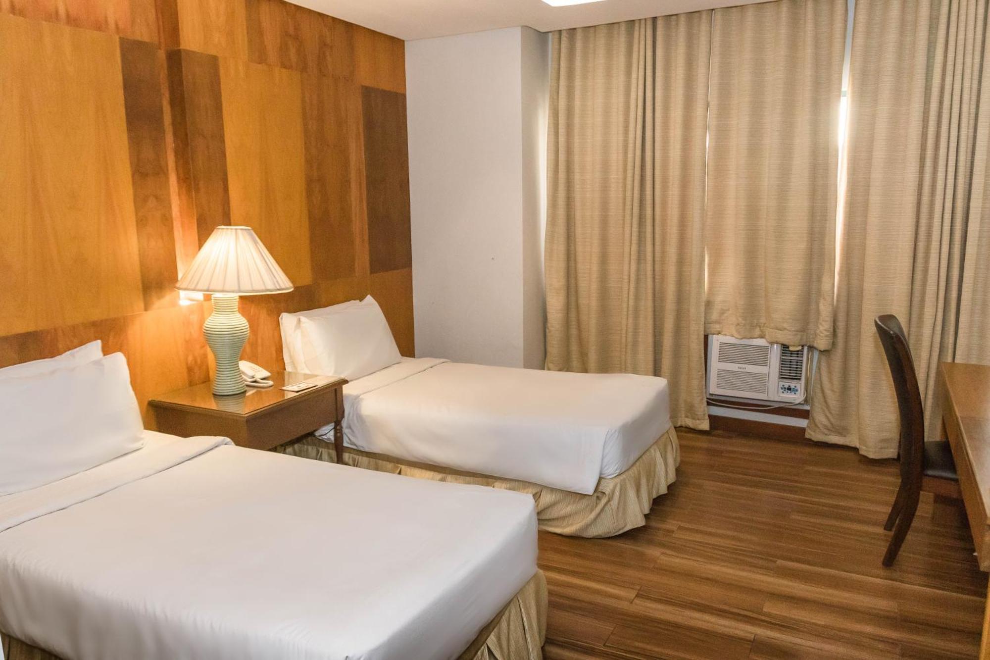 La Fiesta Hotel Iloilo City Exteriér fotografie