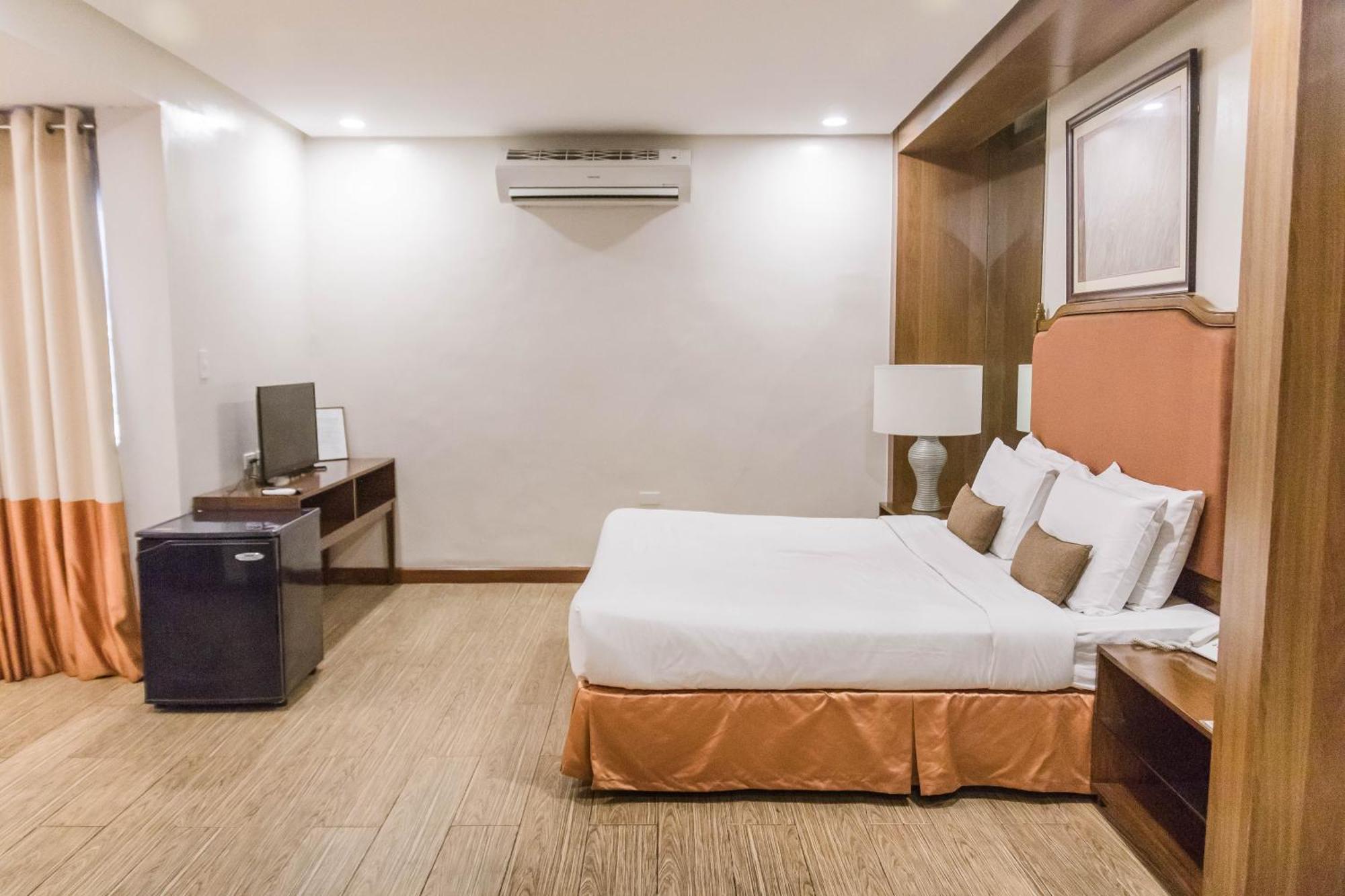 La Fiesta Hotel Iloilo City Exteriér fotografie