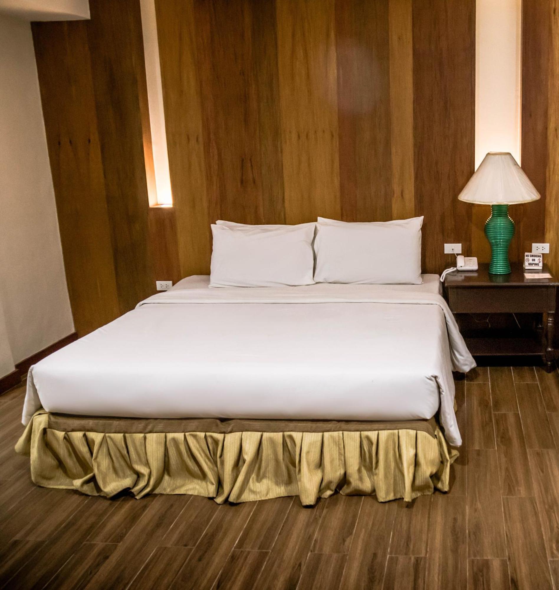 La Fiesta Hotel Iloilo City Exteriér fotografie