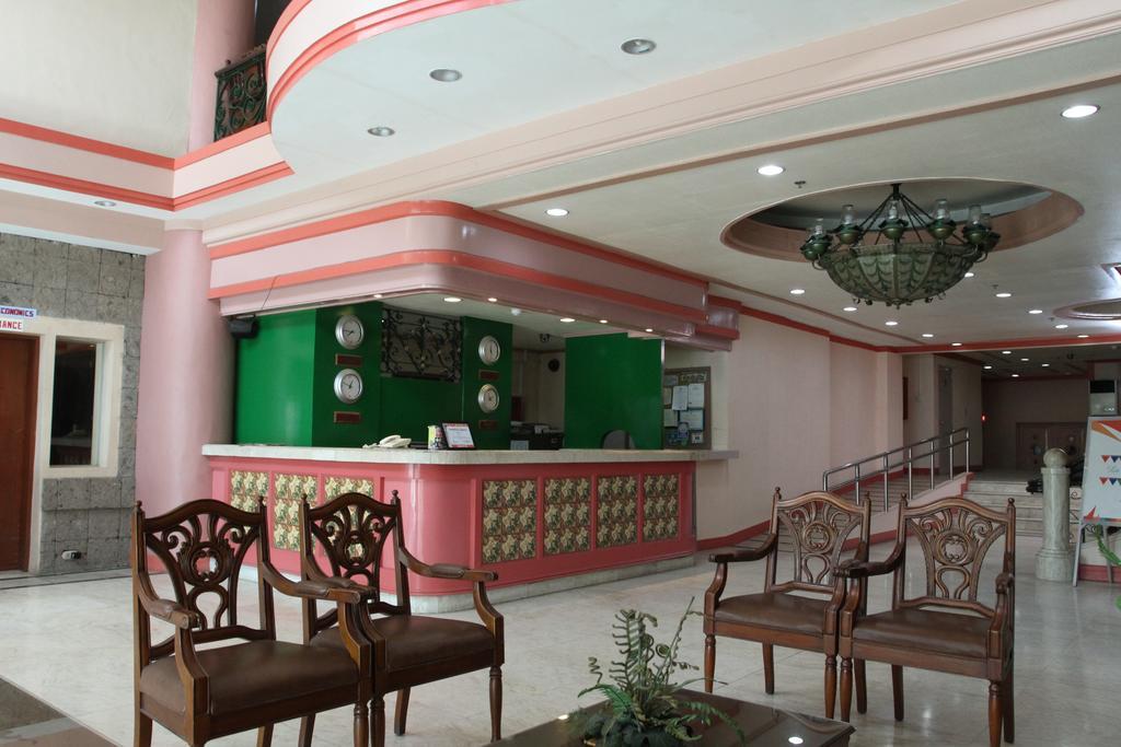 La Fiesta Hotel Iloilo City Exteriér fotografie
