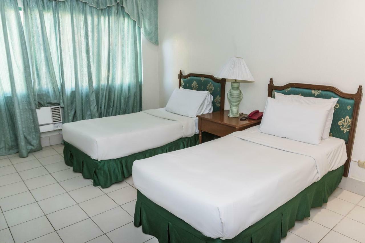 La Fiesta Hotel Iloilo City Exteriér fotografie
